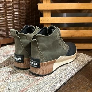 Brand new. Sorel Out and About Boot. Size 9.